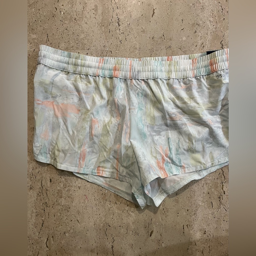 DSG Womens Mid Rise Stride Run Shorts Size XXL White Torn Camo Multicolor NWT